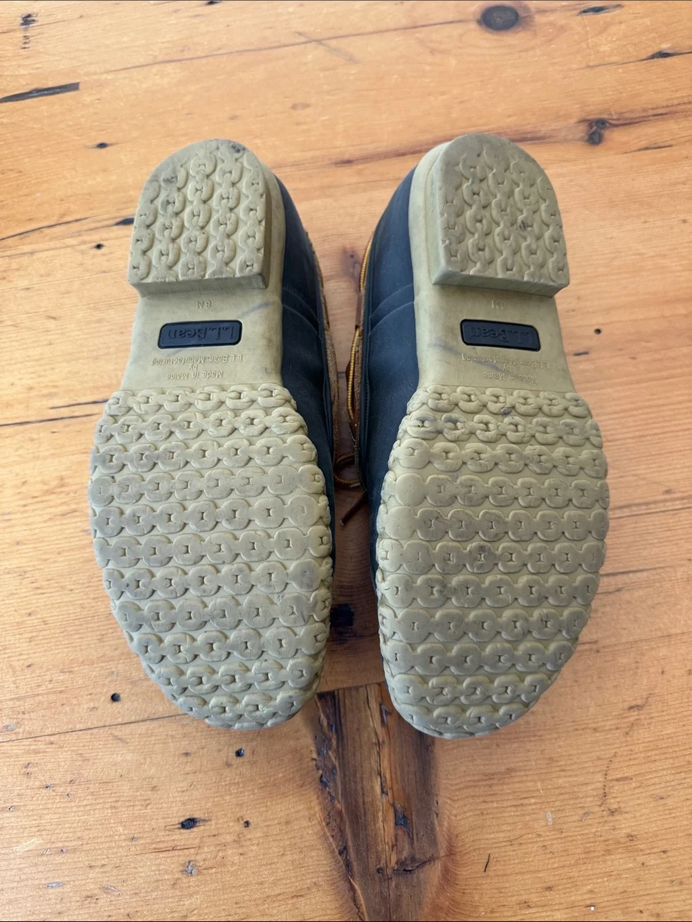 Low top lace up bean boots